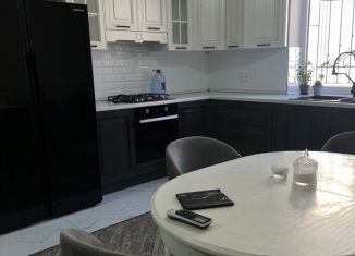 Сдается квартира студия, 70 м2, Махачкала, улица Шаумяна, 8