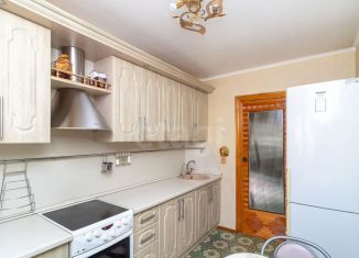 Продается четырехкомнатная квартира, 73.8 м2, Тюмень, улица Ватутина, 18