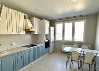 2-ком. квартира в аренду, 73 м2, Уфа, улица Аксакова, 2