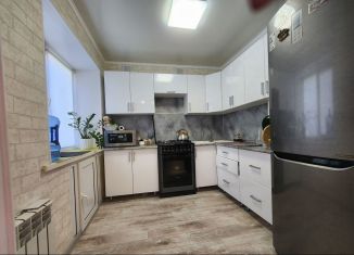 Продаю 3-комнатную квартиру, 54 м2, Азнакаево, улица Алиша, 3