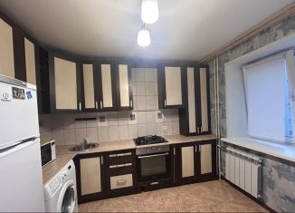 Сдается в аренду двухкомнатная квартира, 63.5 м2, Саратов, улица имени Г.К. Орджоникидзе, 13/2