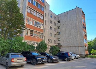 Продажа 2-ком. квартиры, 55.2 м2, Калуга, улица Гурьянова, 18к1
