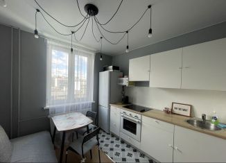 Сдам в аренду 2-комнатную квартиру, 40 м2, Мурино, Петровский бульвар, 12к1