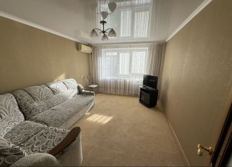 Сдам в аренду двухкомнатную квартиру, 50 м2, Усть-Лабинск, улица Ленина