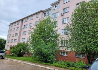 Продается трехкомнатная квартира, 95.4 м2, Малоярославец, улица Российских Газовиков, 21