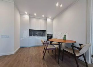 Продается двухкомнатная квартира, 53 м2, Тюмень, улица Фармана Салманова, 1