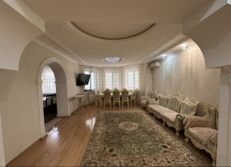 Сдается в аренду четырехкомнатная квартира, 120 м2, Грозный, улица Сайпуддина Шарпудиновича Лорсанова, 6