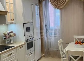 Продам 3-ком. квартиру, 83 м2, Тюмень, Заречный проезд, 37к1