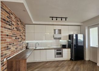 Продаю 3-ком. квартиру, 103 м2, Краснодар, бульвар Клары Лучко, 8, микрорайон Юбилейный