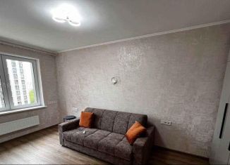 Сдам в аренду 1-ком. квартиру, 35 м2, Москва, улица Красная Сосна, 3А