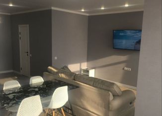 2-ком. квартира в аренду, 65 м2, Таганрог, улица Адмирала Крюйса, 19