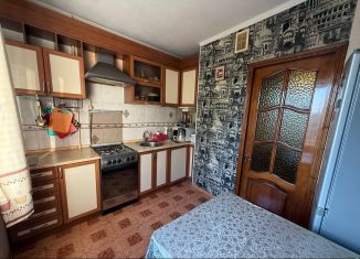 Продается 1-комнатная квартира, 38 м2, Крым, улица Дружбы, 62