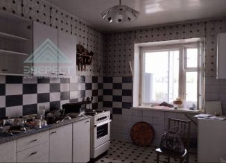 Продается двухкомнатная квартира, 67 м2, Абакан, улица Пушкина, 56Б