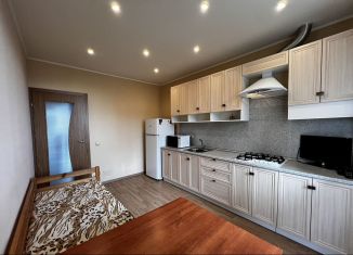 Сдается двухкомнатная квартира, 60.2 м2, деревня Мокшино, Полевая улица, 5