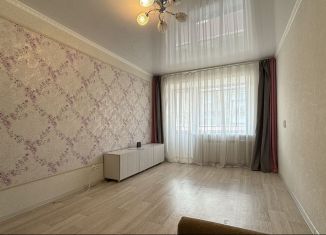 Продаю 1-ком. квартиру, 31 м2, Азнакаево, улица Хасанова, 8