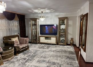 Сдаю в аренду трехкомнатную квартиру, 78 м2, Грозный, Санкт-Петербургская улица, 14