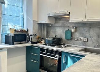 Продам 2-ком. квартиру, 51 м2, Ставрополь, улица Доваторцев, 37/1