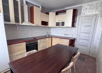 Сдам в аренду 1-комнатную квартиру, 37 м2, Тюмень, улица Карла Маркса, 8