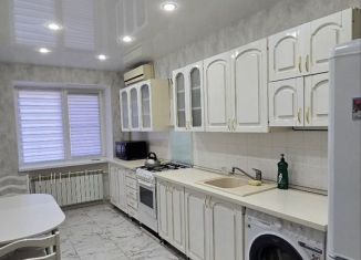 Сдается в аренду 2-комнатная квартира, 60 м2, Ростов-на-Дону, улица Налбандяна, 53-55