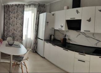 Сдается в аренду однокомнатная квартира, 42 м2, Краснодарский край, Азовская улица, 2