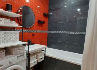 Сдаю в аренду 2-ком. квартиру, 52 м2, Ижевск, улица имени конструктора-оружейника Никонова, 28