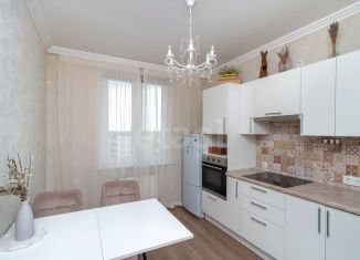 Продам 2-ком. квартиру, 55 м2, Тюмень, Западносибирская улица, 18
