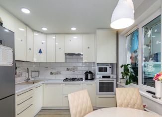 Продаю 4-ком. квартиру, 78 м2, Екатеринбург, Техническая улица, 152