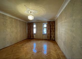 Сдаю трехкомнатную квартиру, 130 м2, Махачкала, улица Магомеда Ярагского, 110