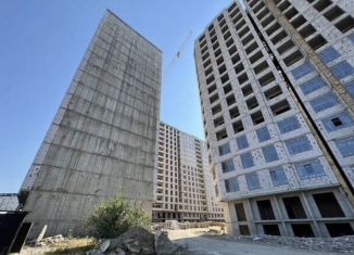 Продаю 2-ком. квартиру, 93 м2, Махачкала, улица Перова, 13Б