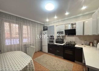 Продается двухкомнатная квартира, 62 м2, Старый Оскол, микрорайон Северный, 36