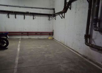 Сдам в аренду машиноместо, 18 м2, Крым, улица Строителей, 3