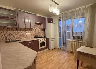 Сдам в аренду 1-комнатную квартиру, 40 м2, Республика Башкортостан, Лазурная улица, 23