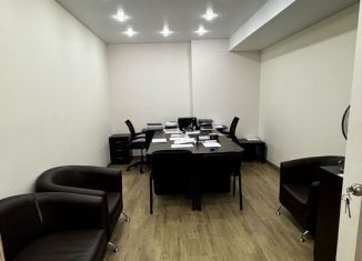 Сдаю в аренду офис, 23 м2, Челябинск, улица Братьев Кашириных, 161