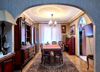 Продам трехкомнатную квартиру, 77 м2, Краснодар, улица 70-летия Октября, 32, микрорайон Юбилейный