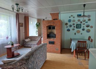 Продается 4-комнатная квартира, 90.7 м2, Карелия, улица Матросова, 3А