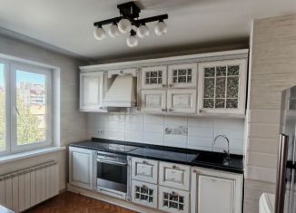 Продам 4-комнатную квартиру, 81.9 м2, Барнаул, улица Шумакова, 53