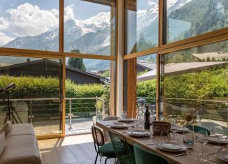 Продается 3-комнатная квартира, 83 м2, посёлок городского типа Красная Поляна, улица Защитников Кавказа, 77/3к1