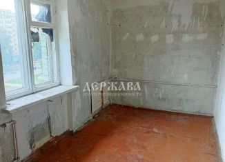 Продается двухкомнатная квартира, 39 м2, Старый Оскол, микрорайон Лебединец, 5