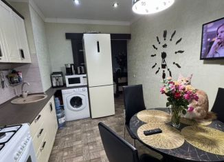 Продаю 3-ком. квартиру, 64 м2, Астрахань, Дальняя улица, 3