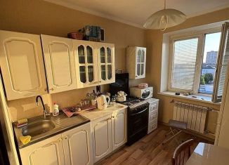 Сдается в аренду двухкомнатная квартира, 50 м2, Ростов-на-Дону, 1-я Баррикадная улица, 3