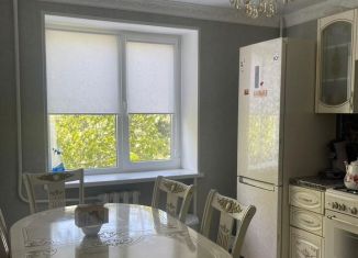 Сдаю 3-комнатную квартиру, 65 м2, Грозный, улица Каменщиков, 19