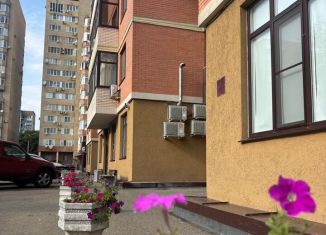 Продам 1-ком. квартиру, 40 м2, Ставрополь, улица Ломоносова, 55