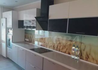 Двухкомнатная квартира в аренду, 78 м2, Тюмень, улица Грибоедова, 15