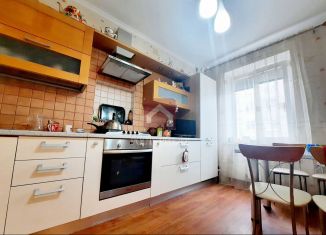 Продажа 3-ком. квартиры, 117 м2, Саратов, улица имени Челюскинцев, 29/31