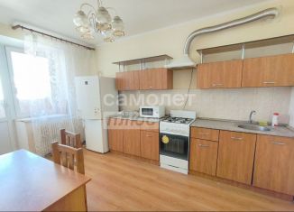 Сдается трехкомнатная квартира, 100 м2, Старый Оскол, квартал Старая Мельница, 10