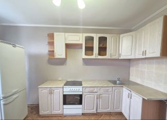 Сдам 1-комнатную квартиру, 42 м2, Лобня, улица Чайковского, 18