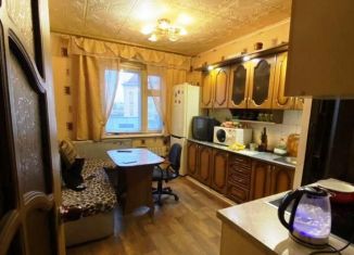 Продам трехкомнатную квартиру, 62 м2, Старый Оскол, микрорайон Юбилейный, 5