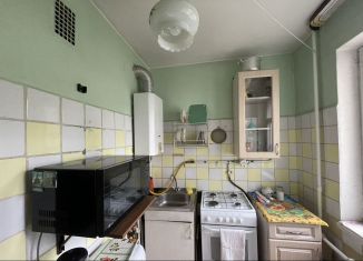 Продаю 2-ком. квартиру, 42.5 м2, Гатчина, улица Крупской, 7