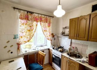 Продаю 2-комнатную квартиру, 47 м2, Великие Луки, улица Малышева, 22