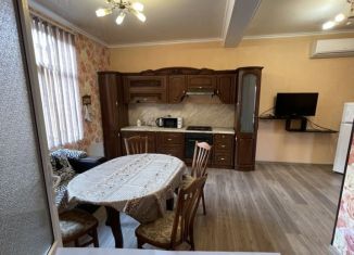 3-комнатная квартира в аренду, 100 м2, Сочи, улица Кирова, 125, микрорайон Черемушки